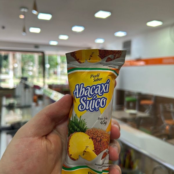 PICOLÉ DE ABACAXI SUIÇO