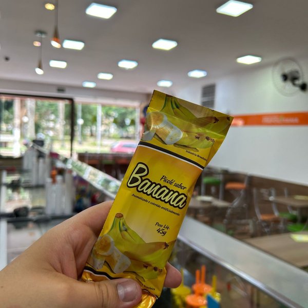 PICOLÉ DE BANANA COM NUTELLA
